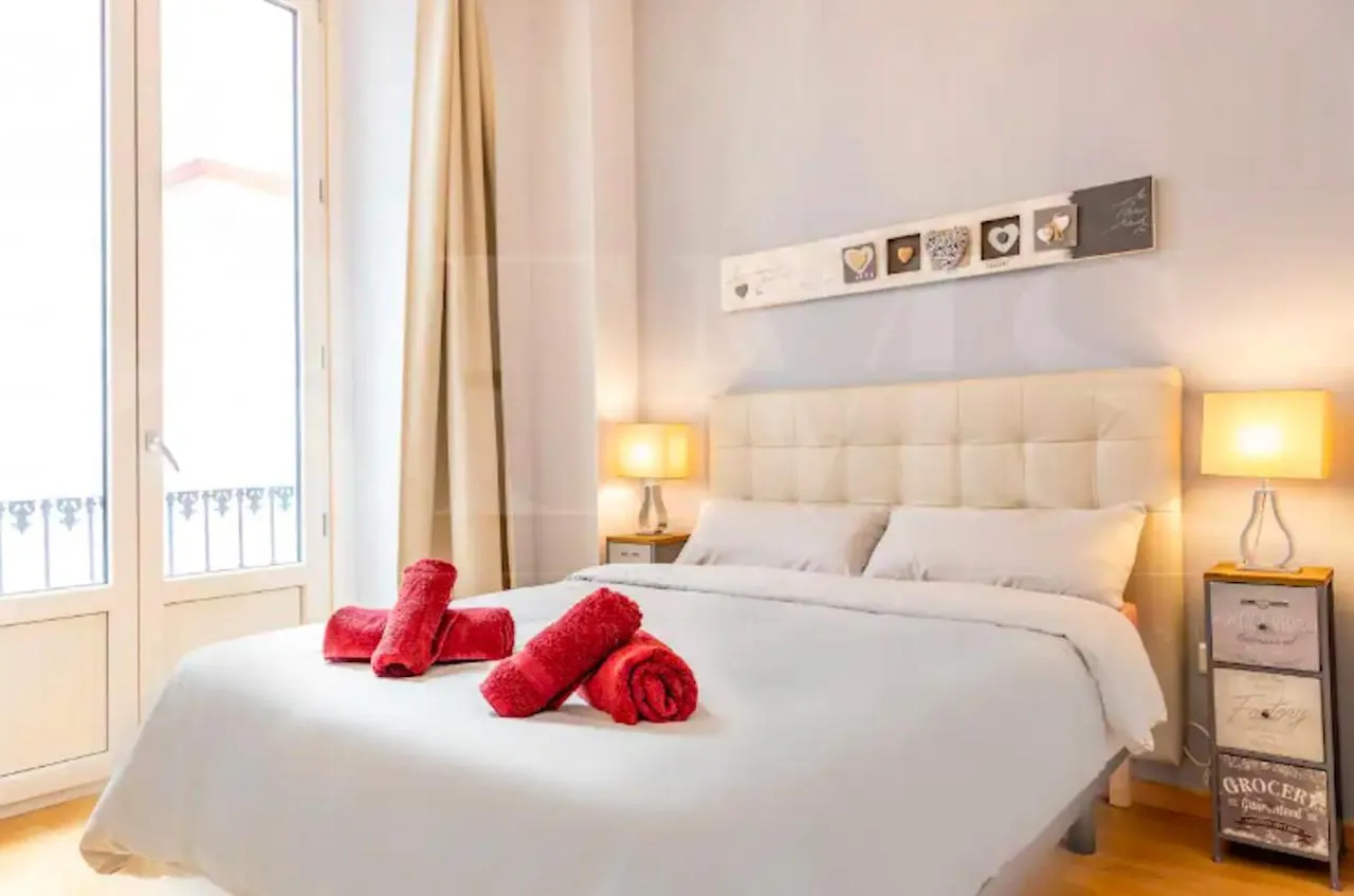 Holidays2Malaga Capitan Studio Renovated With Patio & Balconies In The City Center