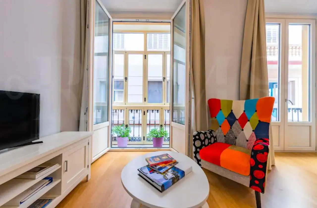 Apartment Holidays2Malaga Capitan Studio Renovated With Patio & Balconies In The City Center
