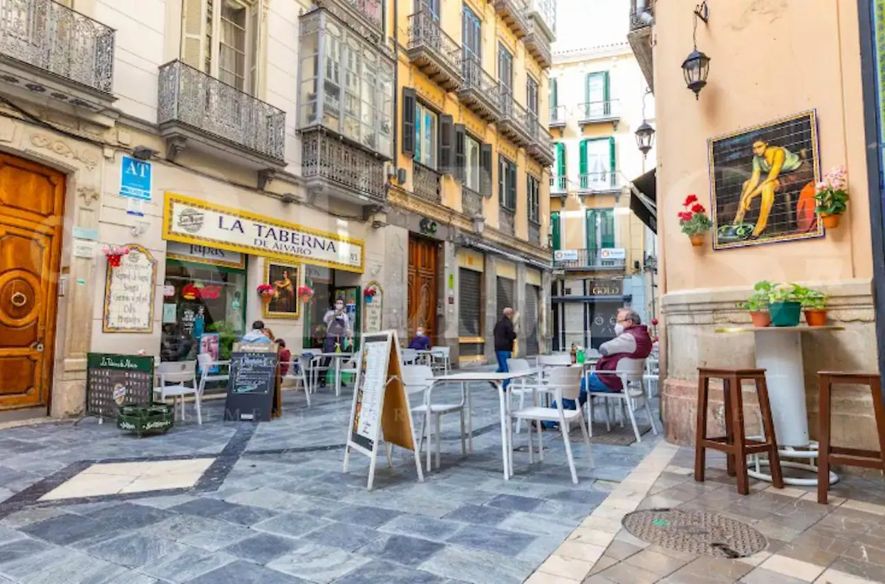 Holidays2Malaga Capitan Studio Renovated With Patio & Balconies In The City Center Malaga