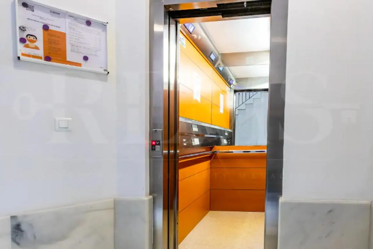 Apartment Holidays2Malaga Capitan Studio Renovated With Patio & Balconies In The City Center