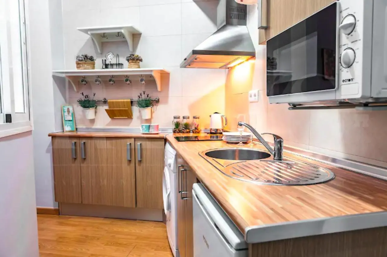 Holidays2Malaga Capitan Studio Renovated With Patio & Balconies In The City Center